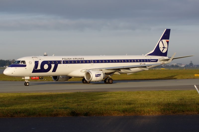 Embraer 195 lot