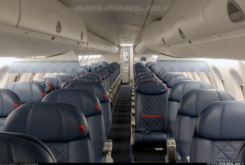 Delta Air DL-5657 Embraer 175 внутри