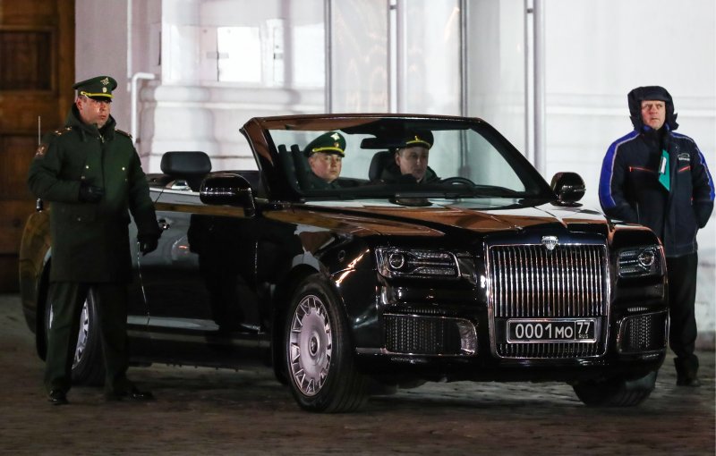 Кроссовер Aurus Komendant