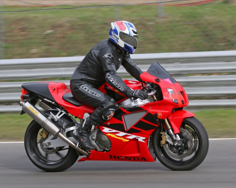 Хонда VTR 1000
