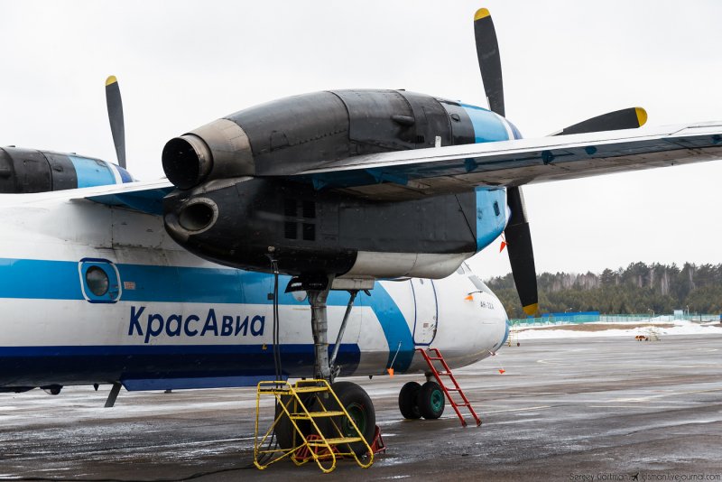 Транспортный самолет АН-32