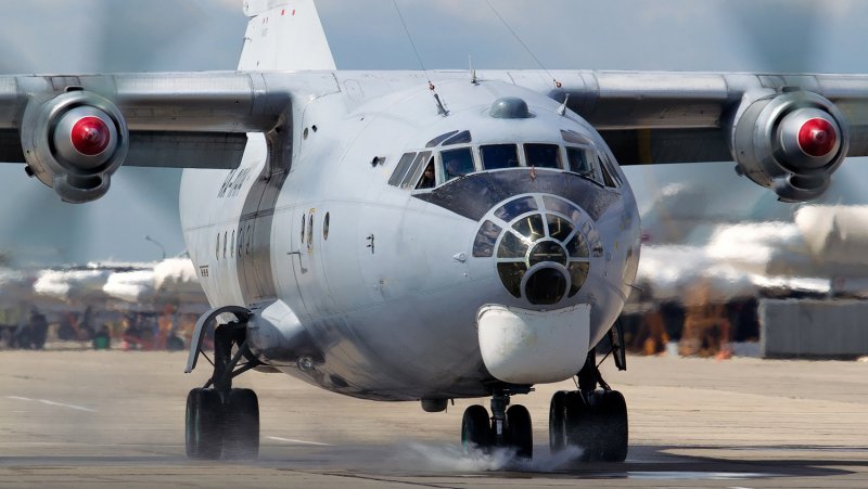 АН 12 военный