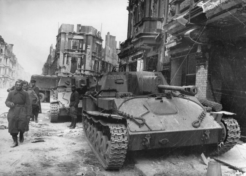 Су-76 в 1945 в Берлине