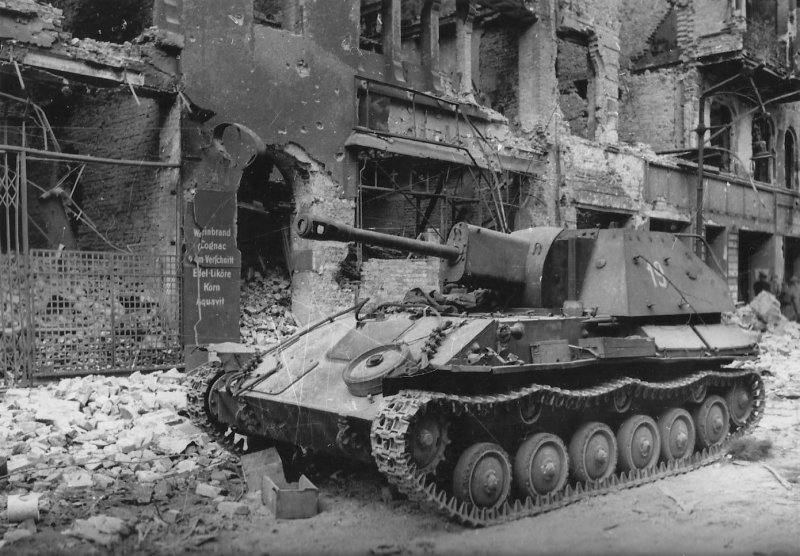 Су-76 в 1945 в Берлине