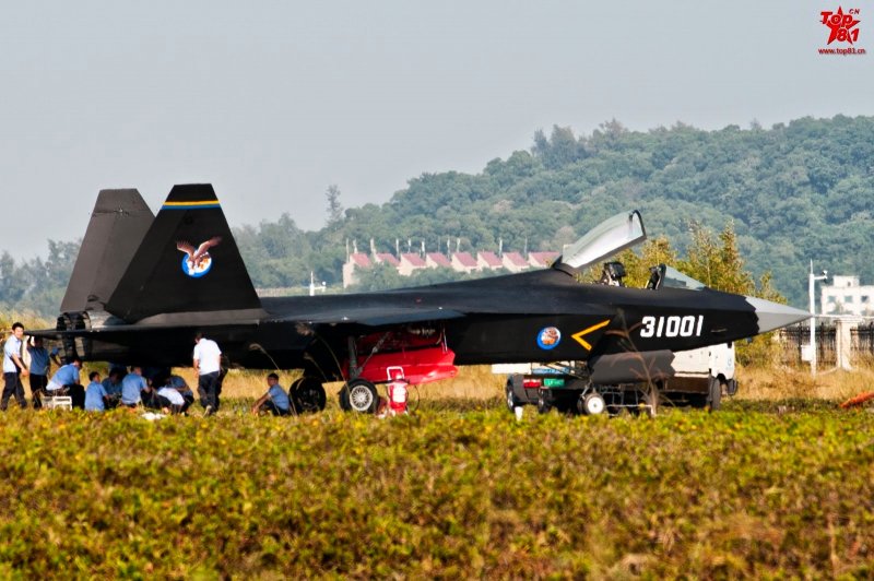 Китайский стелс-истребитель j-31