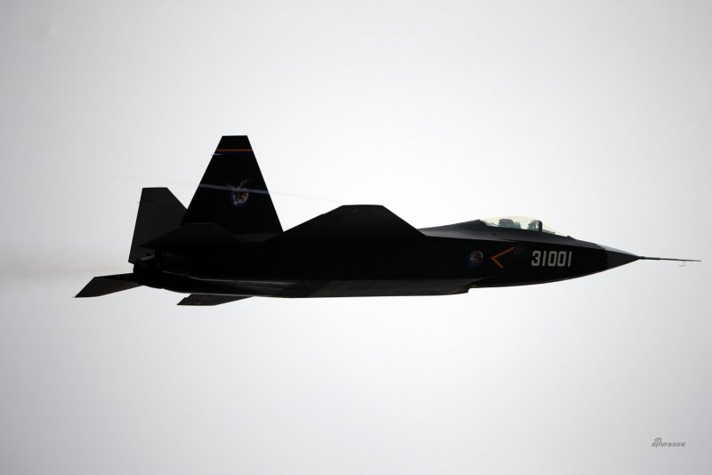 Китайский стелс-истребитель j-31
