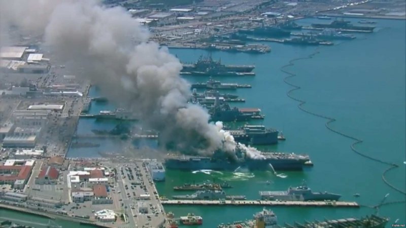 Пожар на корабле ВМС США В Сан Диего