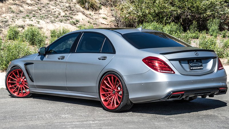 S550 Mercedes красный