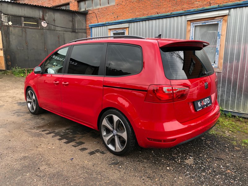 Seat Alhambra stance