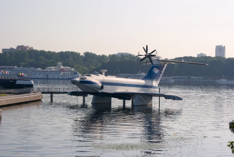 Экраноплан на Москве реке