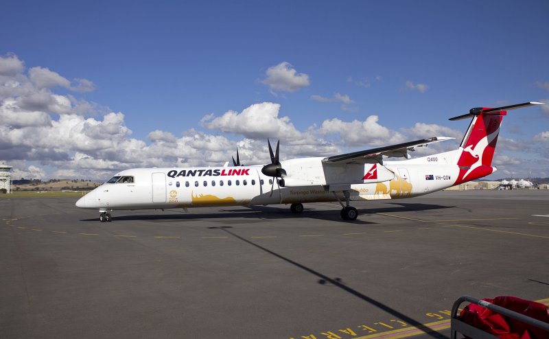 JSC Aurora Airlines DHC-8-400