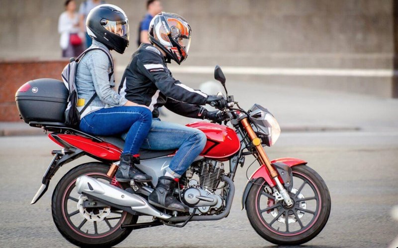 Stels Flame 200 с мотоциклистом