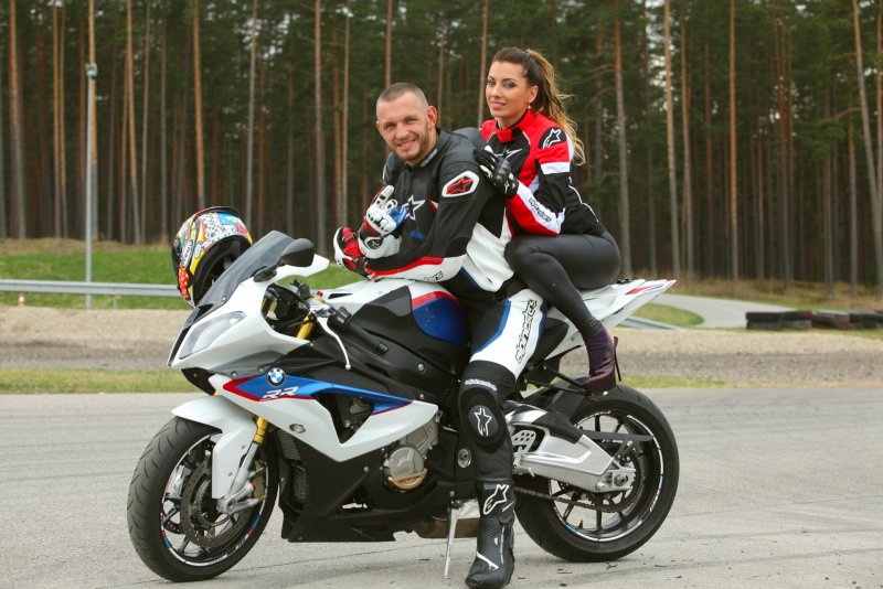 Спортбайк с пассажиром