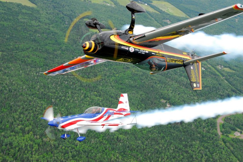 Extra Flugzeugbau 300 s