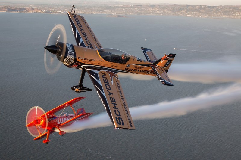 Stunt plane