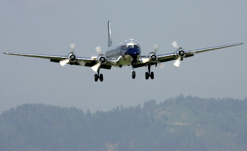 Самолет ДС 6