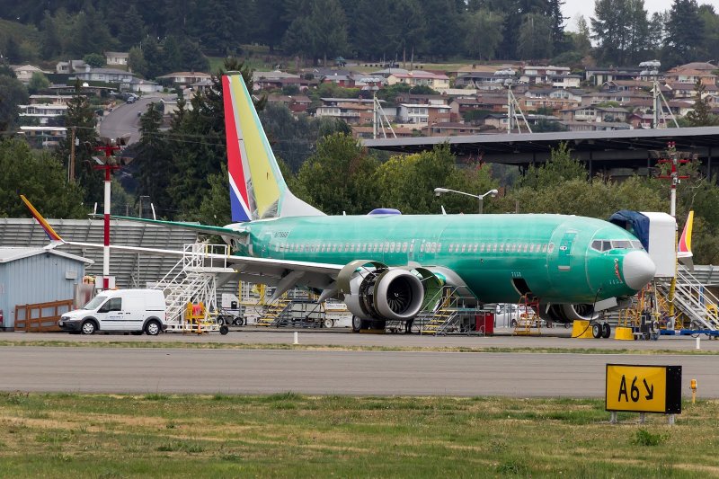 737 Мах Southwest на стоянке