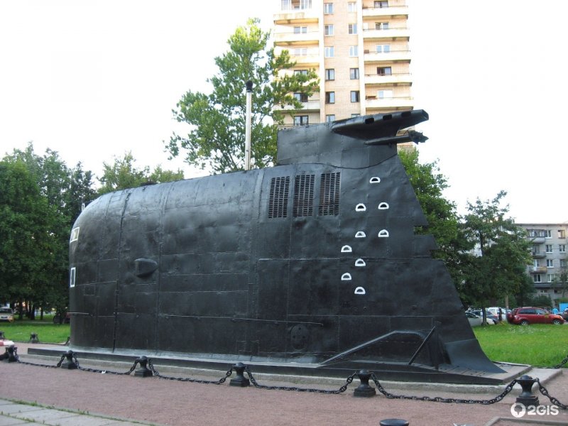 Памятник подводная лодка в Санкт-Петербурге Рубин