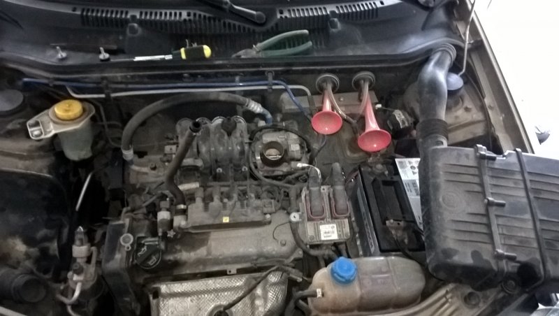 Fiat Albea подкапотное пространство