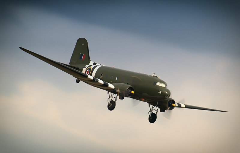 Военный Douglas DC-3