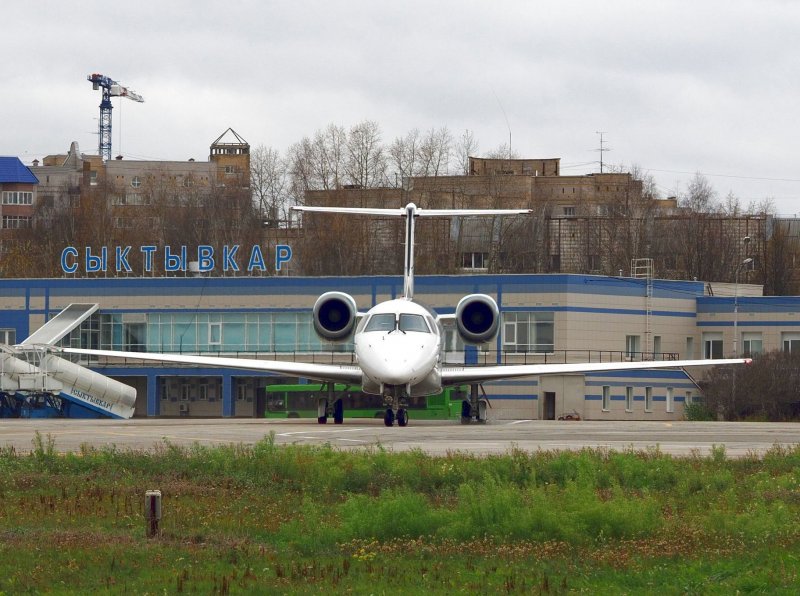 Аэропорт Сыктывкар Взлетная полоса