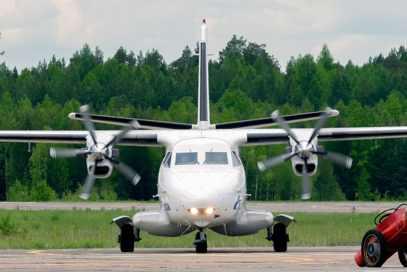 Самолет Оренбуржье л410