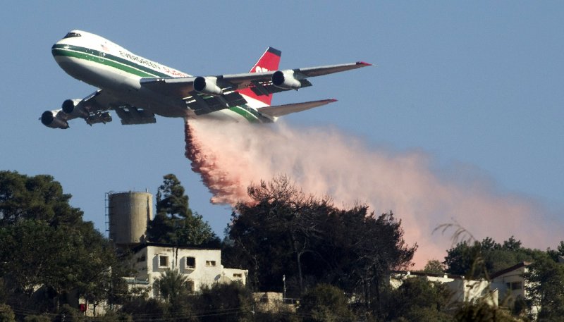 Пожарный самолет DC-10