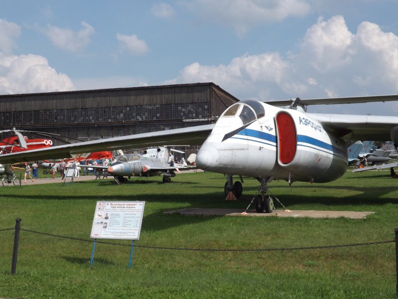 Самолет м-17 в Монино