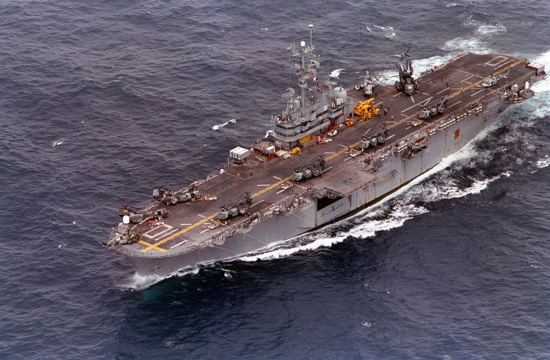 Десантный вертолётоносец «Иводзима» (USS Iwo Jima (LPH-2)