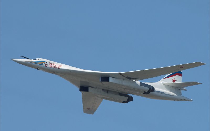 Стратегический бомбардировщик ту-160