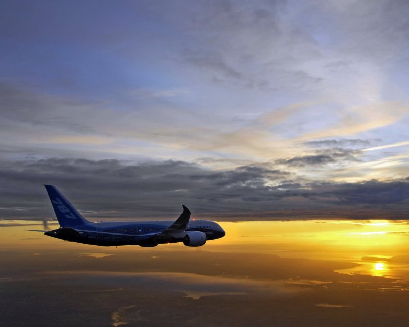Боинг 787 в полете