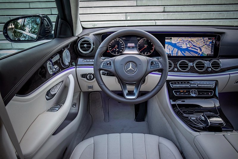 Mercedes Benz e200 2020 салон