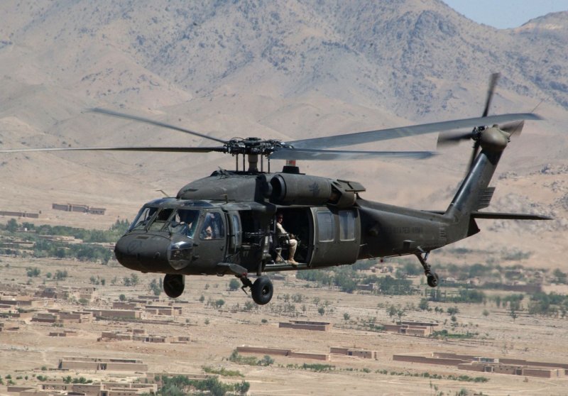 Вертолёт uh-60 Black Hawk