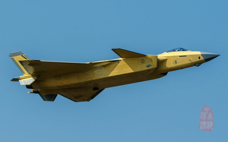 J-20 желтенький