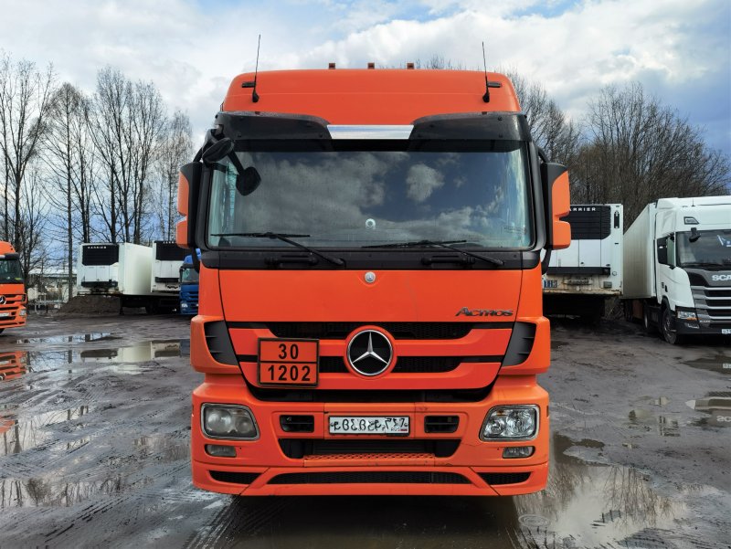 Mercedes Actros 1841 салон