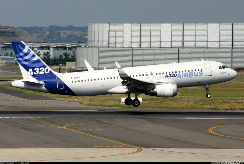 Самолёт Airbus a320