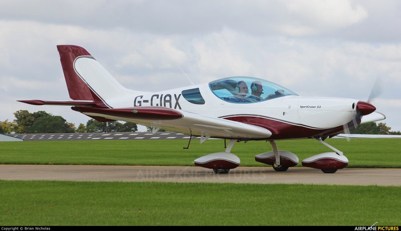 Пропеллерный самолет спортивный