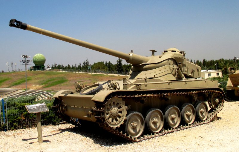 АМХ-13 танк