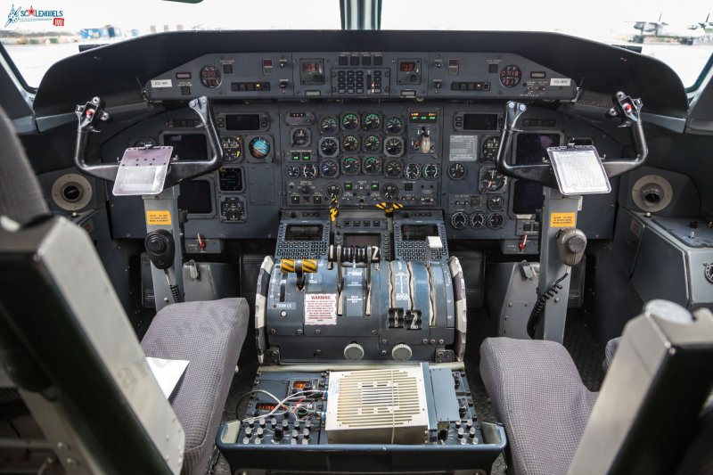 Bombardier q400 внутри