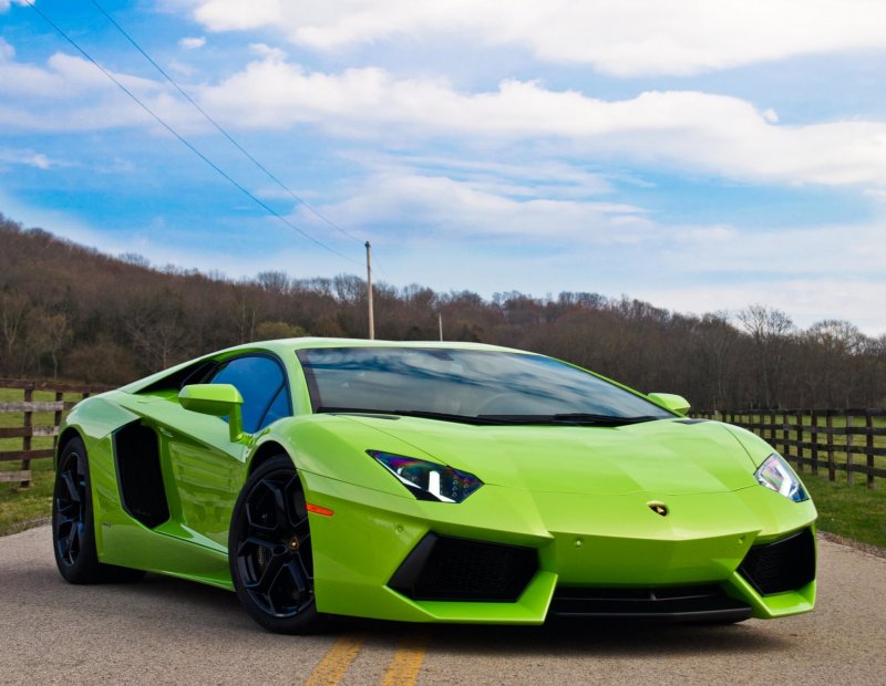 Суперкар Lamborghini Aventador