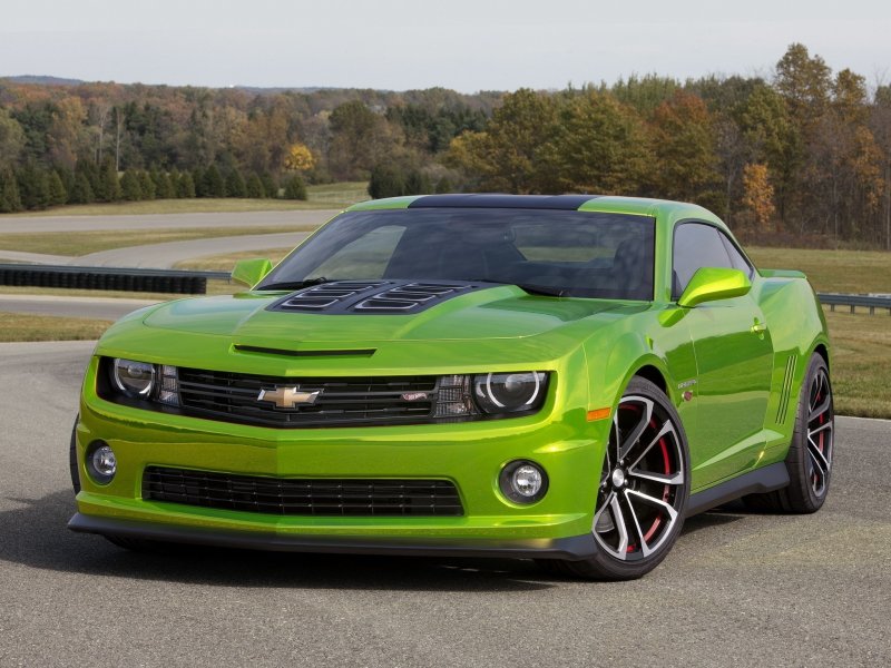 Chevrolet Camaro зеленый