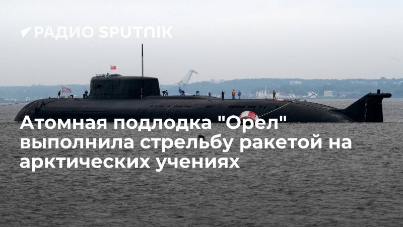 Подводная лодка в море