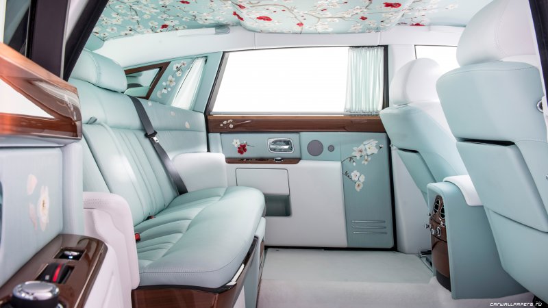 Rolls Royce Phantom 2020 салон