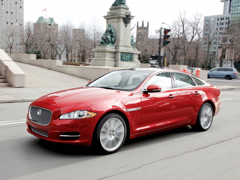 Ягуар XJ красный