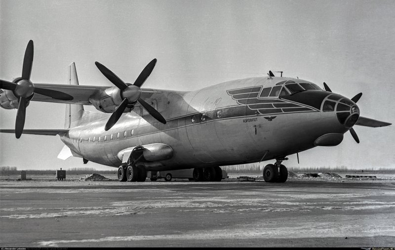 Самолет АН-10