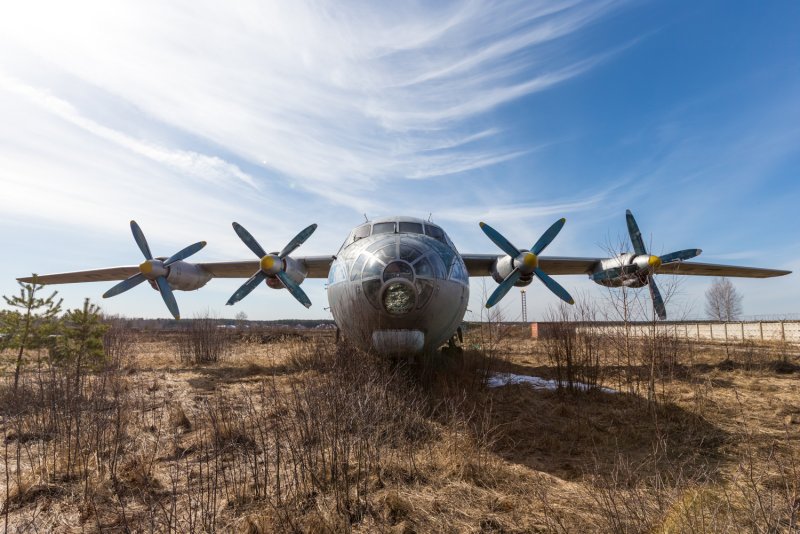 Кабина самолета АН-10