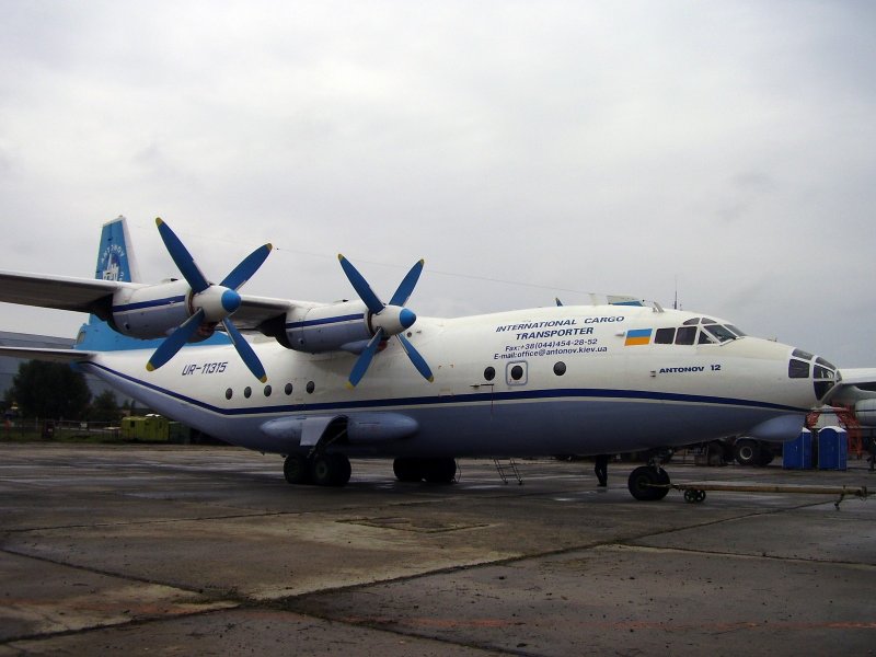 АН-10 кабина