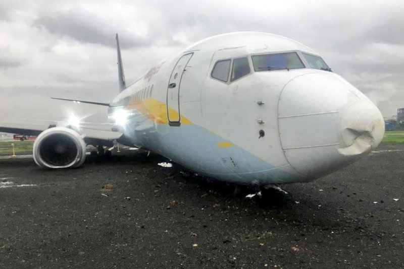 Боинг 737-800 белый