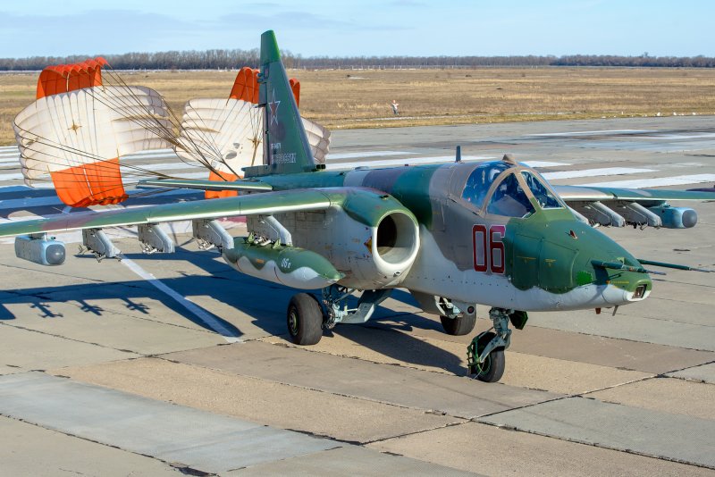 Самолет Су-25