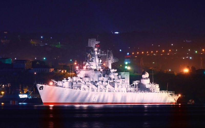 Флагман Черноморского флота крейсер Москва